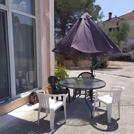 Apartment Dadee's Place Agrilia